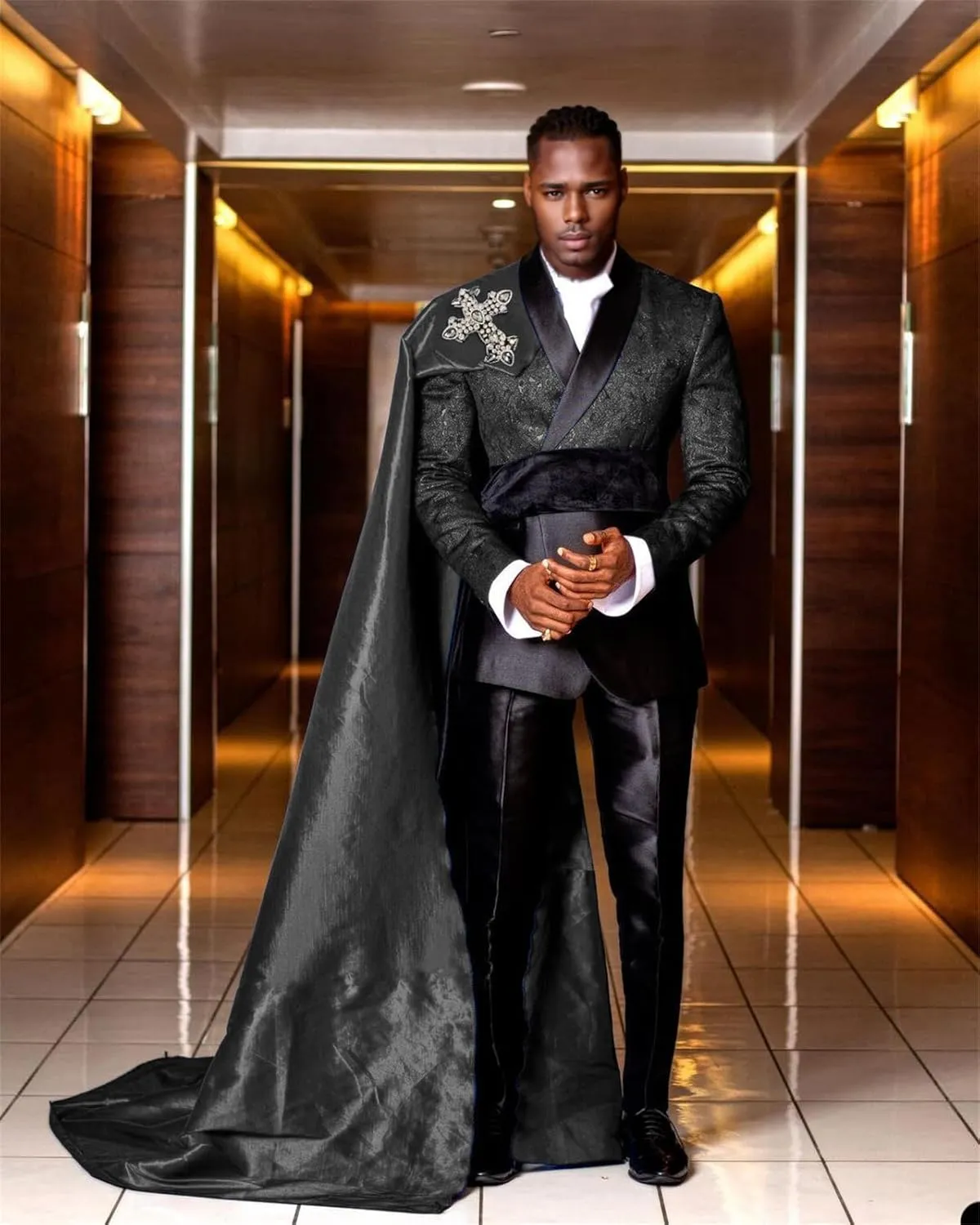 3 Piece Slim Fit Prom Suits for Men Floral Blazer Pants Detachable Satin Capes Shawl Collar Tuxedo Set